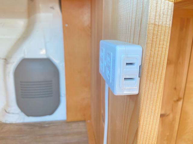 スクラム ＰＡ　キッチンカー　移動販売　２層シンク　給水ポンプ　室内電源コンセント　左＆後ろ販売窓口　販売カウンター　販売パラソルたて　販売室仕切り　ルーフキャリア　ＥＴＣ　走行７．２万キロ　車検２年（28枚目）