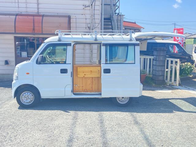 スクラム ＰＡ　キッチンカー　移動販売　２層シンク　給水ポンプ　室内電源コンセント　左＆後ろ販売窓口　販売カウンター　販売パラソルたて　販売室仕切り　ルーフキャリア　ＥＴＣ　走行７．２万キロ　車検２年（31枚目）