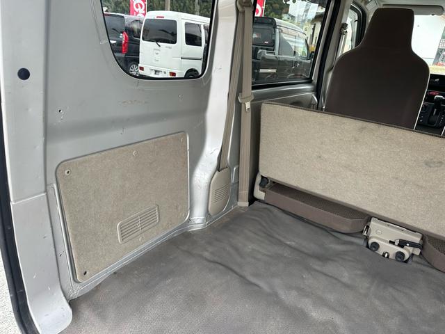 ＮＶ１００クリッパーバン ＤＸ　ＧＬパッケージ　車検２年　４速オートマ　ＥＴＣ　ドライブレコーダー　パワーウインド　キーレス　フルフラット　ドアバイザー　ワンオーナー　走行７．０万キロ（11枚目）