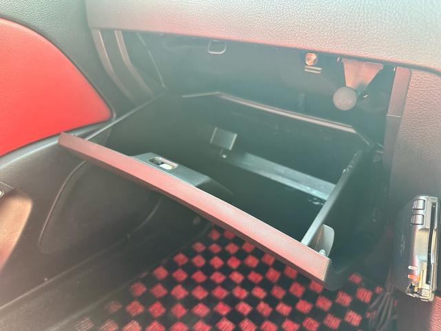 コペン アクティブトップ 車検2年付 電動オープン レッド革シート 両席シートヒーター 社外アルミホイール ETC DVD CD ブラックレザー ツインドリンクホルダー(39枚目)