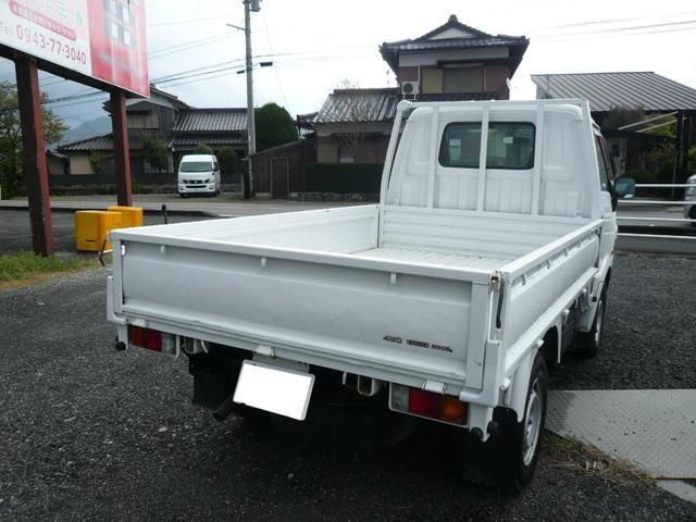 バネットトラック ロングスーパーローＤＸ　運転席エアバック　４ＷＤ　４Ｌ〜２Ｈ切り替え可能　５ＭＴ　３人乗り　８５０キロ　タイミングベルト交換済み（Ｈ３０年）　三方間　サンバイザー（運）　補助ミラー　エアコン　チューナー　取説付属（40枚目）