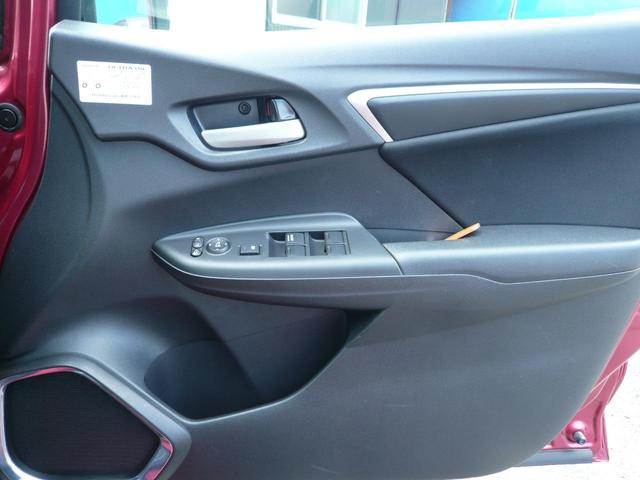 フィット 13G・S ホンダセンシング 純正インターナビ Bluetooth接続可 BカメラフロアCVT エアコン(プラズマクラスター)AW15ステアリングスイッチ クルコン スマートキー Pスタパドルシフト ドラレコ ETC 整備記録簿(32枚目)