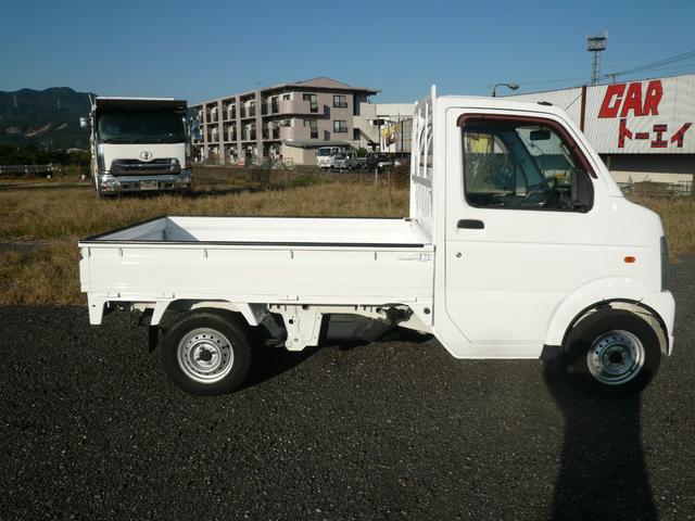 キャリイトラック KCエアコン・パワステ パートタイム4WD 5MT エアコン チューナー 荷台枠ゴム付三方間 テールゲートチェーン パワステ 350kg積載 バイザ(3枚目)