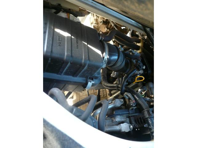 キャリイトラック KCエアコン・パワステ パートタイム4WD 5MT エアコン チューナー 荷台枠ゴム付三方間 テールゲートチェーン パワステ 350kg積載 バイザ(21枚目)