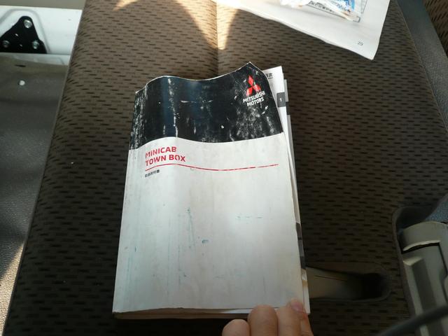 ミニキャブバン Ｇ　６代目・エブリイＯＥＭ車両　４ＡＴ　パートタイム４ＷＤ　ＡＣ　チューナー　両側スライドドア　前席パワーウィンドウ（リア席手動キーレス　ＬＥＤヘッドライト　障害物センサー　社外ＡＷ　取説　予防安全機能（6枚目）