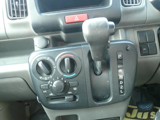ミニキャブバン Ｇ　６代目・エブリイＯＥＭ車両　４ＡＴ　パートタイム４ＷＤ　ＡＣ　チューナー　両側スライドドア　前席パワーウィンドウ（リア席手動キーレス　ＬＥＤヘッドライト　障害物センサー　社外ＡＷ　取説　予防安全機能（13枚目）