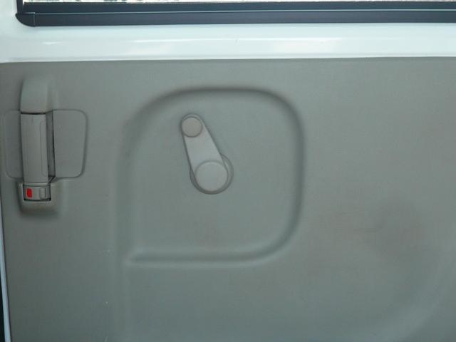 ミニキャブバン Ｇ　６代目・エブリイＯＥＭ車両　４ＡＴ　パートタイム４ＷＤ　ＡＣ　チューナー　両側スライドドア　前席パワーウィンドウ（リア席手動キーレス　ＬＥＤヘッドライト　障害物センサー　社外ＡＷ　取説　予防安全機能（19枚目）