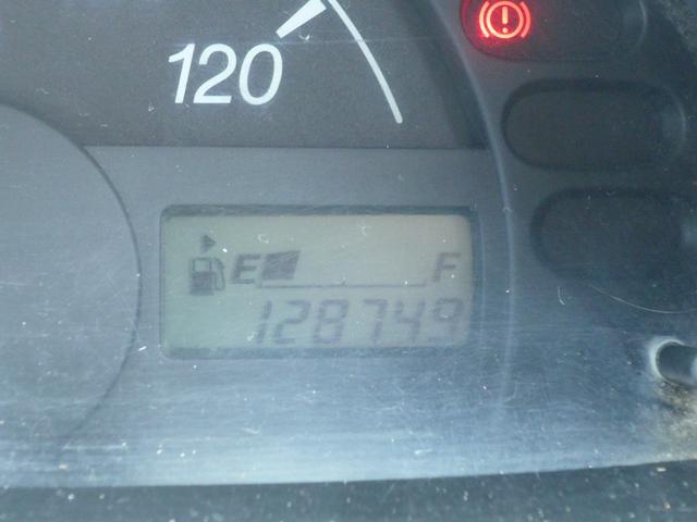 キャリイトラック 　パワーゲートリフター　垂直式　パートタイム４ＷＤ　５ＭＴ　ＡＣヤシマ産業　三方間　格子型鳥居　鳥居プロテクター　荷台枠ゴム　運転席エアバッグ　タイヤ交換済　ＥＴＣ（4枚目）