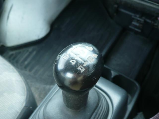 キャリイトラック 　パワーゲートリフター　垂直式　パートタイム４ＷＤ　５ＭＴ　ＡＣヤシマ産業　三方間　格子型鳥居　鳥居プロテクター　荷台枠ゴム　運転席エアバッグ　タイヤ交換済　ＥＴＣ（6枚目）