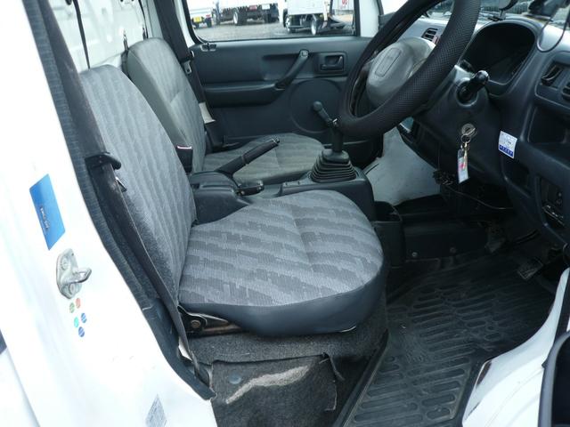 キャリイトラック 　パワーゲートリフター　垂直式　パートタイム４ＷＤ　５ＭＴ　ＡＣヤシマ産業　三方間　格子型鳥居　鳥居プロテクター　荷台枠ゴム　運転席エアバッグ　タイヤ交換済　ＥＴＣ（18枚目）