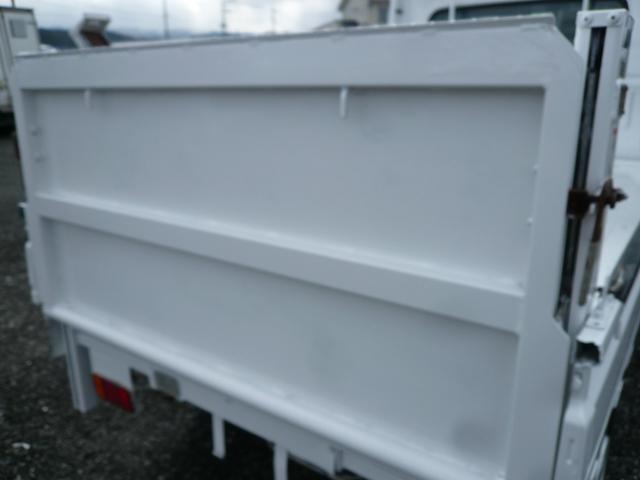 キャリイトラック 　パワーゲートリフター　垂直式　パートタイム４ＷＤ　５ＭＴ　ＡＣヤシマ産業　三方間　格子型鳥居　鳥居プロテクター　荷台枠ゴム　運転席エアバッグ　タイヤ交換済　ＥＴＣ（32枚目）