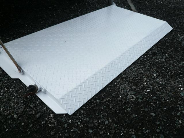キャリイトラック 　パワーゲートリフター　垂直式　パートタイム４ＷＤ　５ＭＴ　ＡＣヤシマ産業　三方間　格子型鳥居　鳥居プロテクター　荷台枠ゴム　運転席エアバッグ　タイヤ交換済　ＥＴＣ（34枚目）