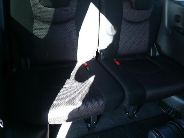 �R��ڎʐ^�ł������邩�Ǝv���܂����A�q���p�V�[�g���t���Ղ��c���Ă��܂��Ղ͂���܂����A�j��E���V�~�͂���܂���B