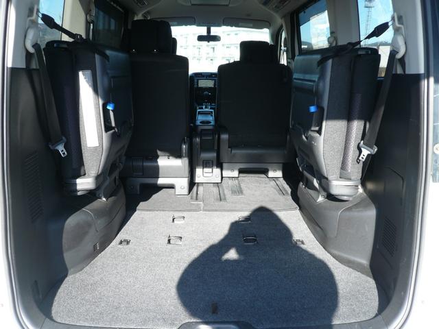 �Q��ڂ�O�ɏo���ĂR��ڂ̃V�[�g��ǖʎ��[����΍L�X�Ƃ����׎��ɂȂ�܂�