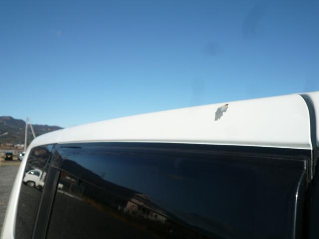 ���E�o�X���C�h�h�A�㑤�A�F���������ӏ�������������܂��c�B