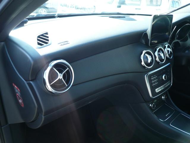 �V���v���ȃp�l���܂�聙�_�b�V���{�[�h�A�V�[���Չ���Ȃ��Y��ȏ�Ԃł���