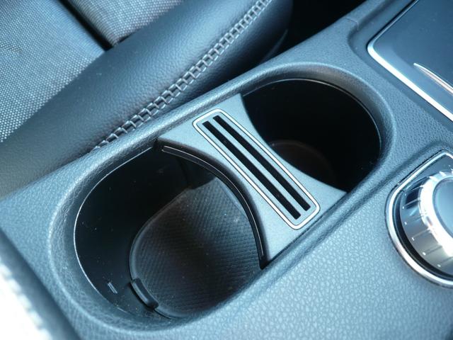 �R�}���h�R���g���[���[�̍����Ƀh�����N�z���_�[������܂���