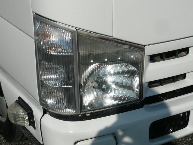 エルフトラック 強化フルフラットローダンプ　強化ダンプ　低床　ＡＳＲ機能付き　ＤＰＲ装着　２０００ｋｇ積載３人乗り　運転席エアバック　エアコン　チューナー　ＥＴＣ　ＰＷパワステ　坂道発進補助装置付き　コボレーン（シート付き）後輪Ｗキーレス（32枚目）