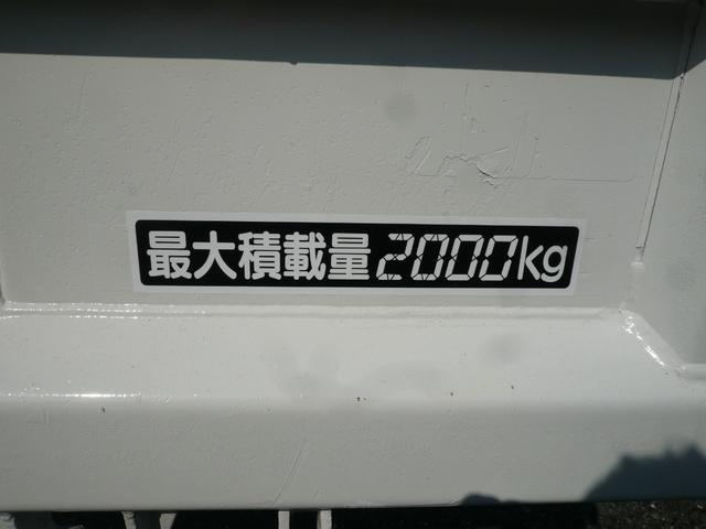エルフトラック 強化フルフラットローダンプ　強化ダンプ　低床　ＡＳＲ機能付き　ＤＰＲ装着　２０００ｋｇ積載３人乗り　運転席エアバック　エアコン　チューナー　ＥＴＣ　ＰＷパワステ　坂道発進補助装置付き　コボレーン（シート付き）後輪Ｗキーレス（50枚目）