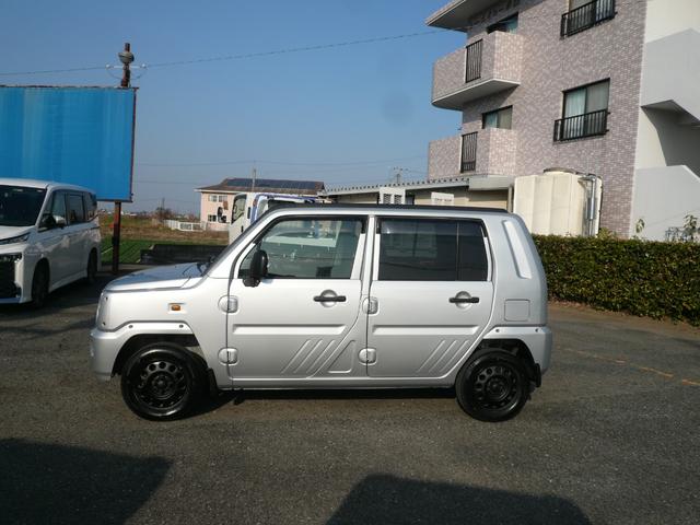 ネイキッド Ｇ　純正カセットデッキオーディオ　整備記録簿　取扱説明書　エアコンパワステ　フロア５ＭＴ　２ＷＤ　フォグ　Ｗエアバック　キーレスパワーウィンドウ　ハイマウントストップランプ　ルーフレール（4枚目）