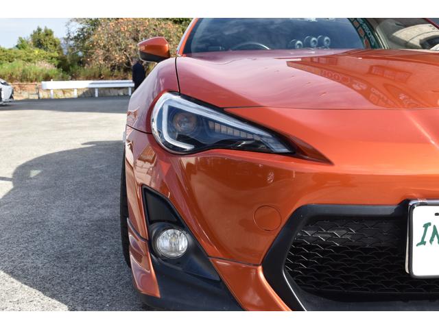 86 GT キーフリー ENKEI PF07アルミ HKSデュアルマフラー 社外Rスポイラー 社外ヘッドライト・テールレンズ TRDエアロ ナビ TV DVD ブルートゥース バックカメラ 社外シフトノブ ETC(10枚目)