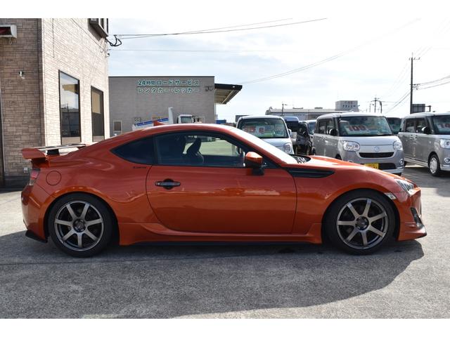 86 GT キーフリー ENKEI PF07アルミ HKSデュアルマフラー 社外Rスポイラー 社外ヘッドライト・テールレンズ TRDエアロ ナビ TV DVD ブルートゥース バックカメラ 社外シフトノブ ETC(46枚目)