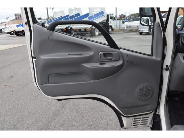 ダイナトラック フルジャストロー　衝突被害軽減ブレーキ　アイドルストップ　バックカメラ　Ｆコーナーセンサー　ＥＴＣ　左電動格納ミラー　パワーウィンドウ　集中ドアロック　２トン　２ｔ　ＡＴ　オートマ　リヤダブルタイヤ（45枚目）