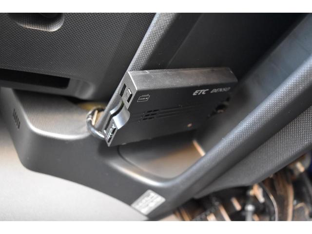 ムーヴ カスタム　Ｘ　ＶＳ　キーフリー　アイドリングストップ　オートライト　フォグランプ　オートエアコン　アクセサリーソケット　ナビ　ＴＶ　ブルートゥース　ＥＴＣ　社外革調シートカバー　助手席下収納ＢＯＸ　電動格納ミラー（9枚目）