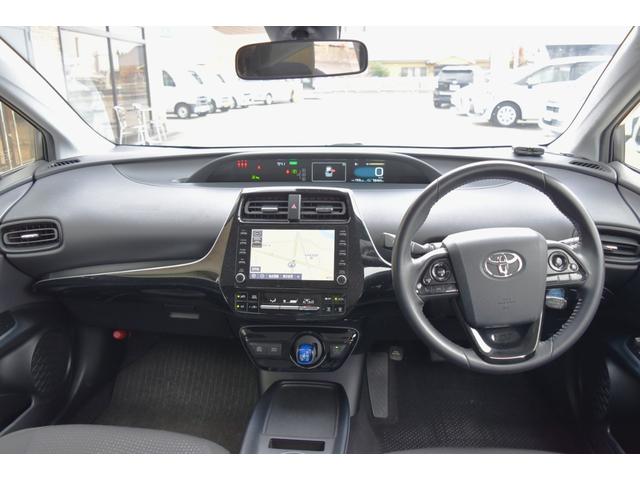 プリウス Ｓ　キーフリー　オートリトラクトミラー　純正ディスプレイ　ナビ　ミラキャスト　ブルートゥース　ＥＴＣ　バックカメラ　オートＬＥＤヘッドライト　セーフティセンス　ＬＴＡ　ＲＳＡ　クルコン　オートエアコン（6枚目）