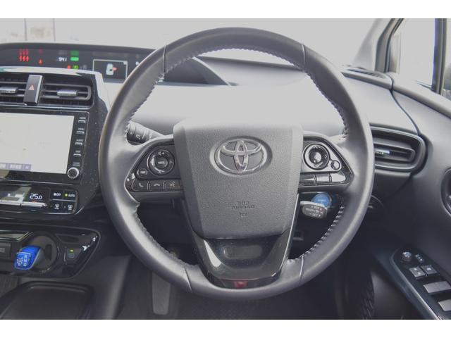 プリウス Ｓ　キーフリー　オートリトラクトミラー　純正ディスプレイ　ナビ　ミラキャスト　ブルートゥース　ＥＴＣ　バックカメラ　オートＬＥＤヘッドライト　セーフティセンス　ＬＴＡ　ＲＳＡ　クルコン　オートエアコン（9枚目）