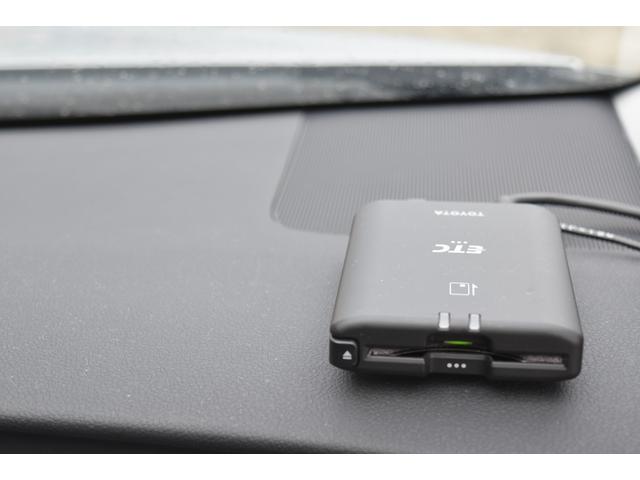 プリウス Ｓ　キーフリー　オートリトラクトミラー　純正ディスプレイ　ナビ　ミラキャスト　ブルートゥース　ＥＴＣ　バックカメラ　オートＬＥＤヘッドライト　セーフティセンス　ＬＴＡ　ＲＳＡ　クルコン　オートエアコン（11枚目）