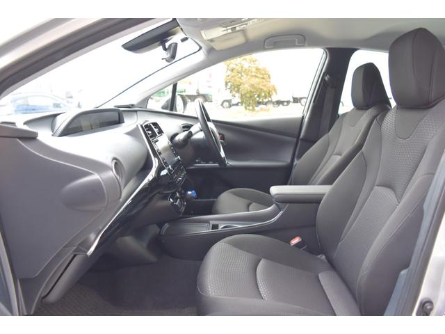 プリウス Ｓ　キーフリー　オートリトラクトミラー　純正ディスプレイ　ナビ　ミラキャスト　ブルートゥース　ＥＴＣ　バックカメラ　オートＬＥＤヘッドライト　セーフティセンス　ＬＴＡ　ＲＳＡ　クルコン　オートエアコン（12枚目）