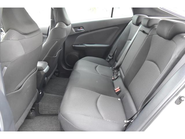 プリウス Ｓ　キーフリー　オートリトラクトミラー　純正ディスプレイ　ナビ　ミラキャスト　ブルートゥース　ＥＴＣ　バックカメラ　オートＬＥＤヘッドライト　セーフティセンス　ＬＴＡ　ＲＳＡ　クルコン　オートエアコン（13枚目）