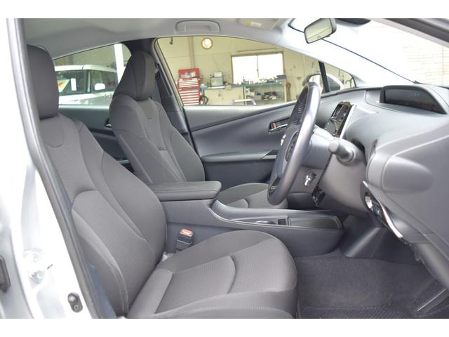 プリウス Ｓ　キーフリー　オートリトラクトミラー　純正ディスプレイ　ナビ　ミラキャスト　ブルートゥース　ＥＴＣ　バックカメラ　オートＬＥＤヘッドライト　セーフティセンス　ＬＴＡ　ＲＳＡ　クルコン　オートエアコン（14枚目）