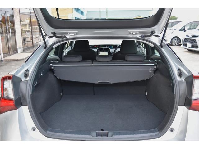 プリウス Ｓ　キーフリー　オートリトラクトミラー　純正ディスプレイ　ナビ　ミラキャスト　ブルートゥース　ＥＴＣ　バックカメラ　オートＬＥＤヘッドライト　セーフティセンス　ＬＴＡ　ＲＳＡ　クルコン　オートエアコン（16枚目）