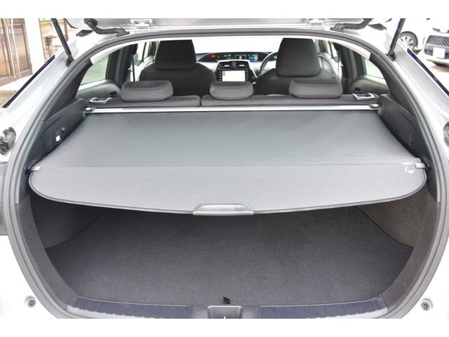 プリウス Ｓ　キーフリー　オートリトラクトミラー　純正ディスプレイ　ナビ　ミラキャスト　ブルートゥース　ＥＴＣ　バックカメラ　オートＬＥＤヘッドライト　セーフティセンス　ＬＴＡ　ＲＳＡ　クルコン　オートエアコン（17枚目）