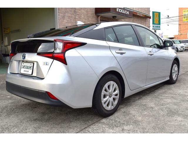 プリウス Ｓ　キーフリー　オートリトラクトミラー　純正ディスプレイ　ナビ　ミラキャスト　ブルートゥース　ＥＴＣ　バックカメラ　オートＬＥＤヘッドライト　セーフティセンス　ＬＴＡ　ＲＳＡ　クルコン　オートエアコン（20枚目）