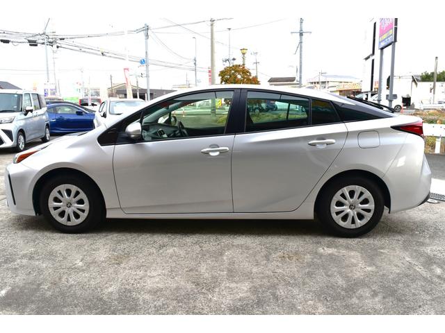 プリウス Ｓ　キーフリー　オートリトラクトミラー　純正ディスプレイ　ナビ　ミラキャスト　ブルートゥース　ＥＴＣ　バックカメラ　オートＬＥＤヘッドライト　セーフティセンス　ＬＴＡ　ＲＳＡ　クルコン　オートエアコン（22枚目）