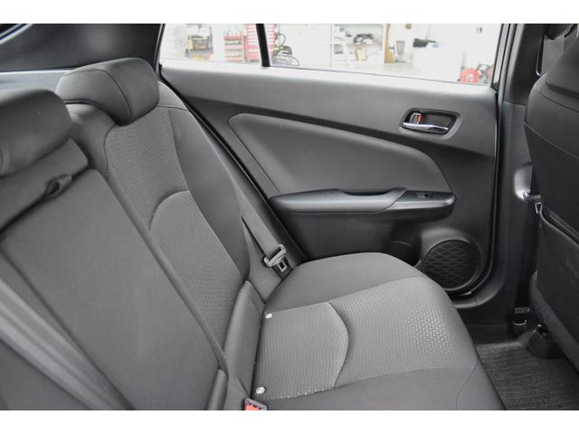 プリウス Ｓ　キーフリー　オートリトラクトミラー　純正ディスプレイ　ナビ　ミラキャスト　ブルートゥース　ＥＴＣ　バックカメラ　オートＬＥＤヘッドライト　セーフティセンス　ＬＴＡ　ＲＳＡ　クルコン　オートエアコン（27枚目）