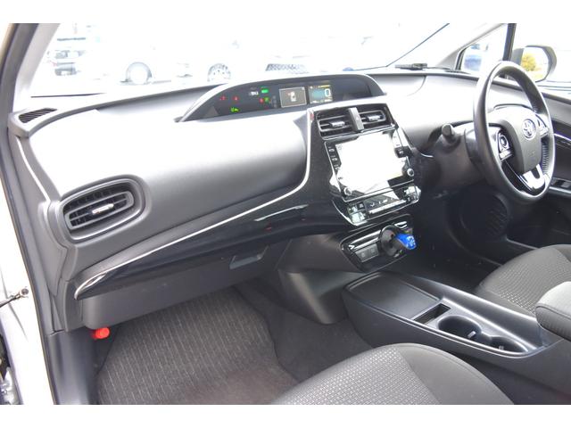 プリウス Ｓ　キーフリー　オートリトラクトミラー　純正ディスプレイ　ナビ　ミラキャスト　ブルートゥース　ＥＴＣ　バックカメラ　オートＬＥＤヘッドライト　セーフティセンス　ＬＴＡ　ＲＳＡ　クルコン　オートエアコン（29枚目）