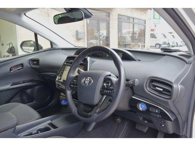 プリウス Ｓ　キーフリー　オートリトラクトミラー　純正ディスプレイ　ナビ　ミラキャスト　ブルートゥース　ＥＴＣ　バックカメラ　オートＬＥＤヘッドライト　セーフティセンス　ＬＴＡ　ＲＳＡ　クルコン　オートエアコン（30枚目）