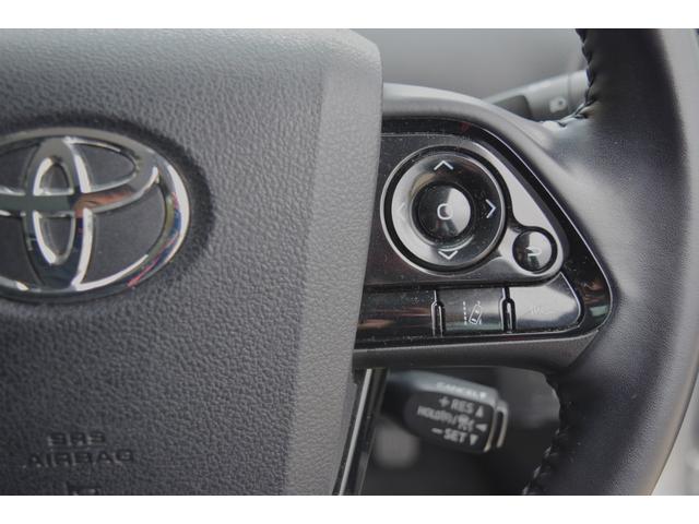 プリウス Ｓ　キーフリー　オートリトラクトミラー　純正ディスプレイ　ナビ　ミラキャスト　ブルートゥース　ＥＴＣ　バックカメラ　オートＬＥＤヘッドライト　セーフティセンス　ＬＴＡ　ＲＳＡ　クルコン　オートエアコン（31枚目）