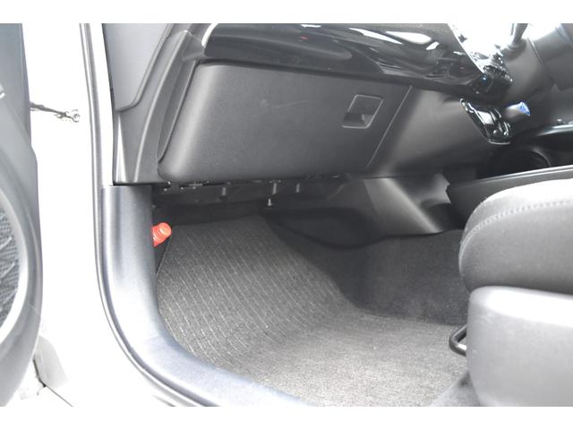 プリウス Ｓ　キーフリー　オートリトラクトミラー　純正ディスプレイ　ナビ　ミラキャスト　ブルートゥース　ＥＴＣ　バックカメラ　オートＬＥＤヘッドライト　セーフティセンス　ＬＴＡ　ＲＳＡ　クルコン　オートエアコン（41枚目）