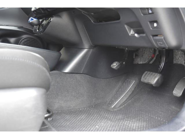 プリウス Ｓ　キーフリー　オートリトラクトミラー　純正ディスプレイ　ナビ　ミラキャスト　ブルートゥース　ＥＴＣ　バックカメラ　オートＬＥＤヘッドライト　セーフティセンス　ＬＴＡ　ＲＳＡ　クルコン　オートエアコン（42枚目）