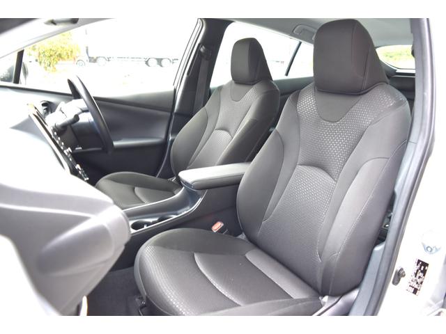 プリウス Ｓ　キーフリー　オートリトラクトミラー　純正ディスプレイ　ナビ　ミラキャスト　ブルートゥース　ＥＴＣ　バックカメラ　オートＬＥＤヘッドライト　セーフティセンス　ＬＴＡ　ＲＳＡ　クルコン　オートエアコン（54枚目）