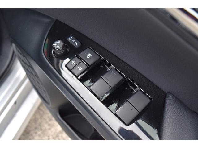 プリウス Ｓ　キーフリー　オートリトラクトミラー　純正ディスプレイ　ナビ　ミラキャスト　ブルートゥース　ＥＴＣ　バックカメラ　オートＬＥＤヘッドライト　セーフティセンス　ＬＴＡ　ＲＳＡ　クルコン　オートエアコン（70枚目）