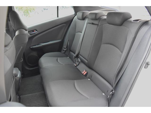 プリウス Ｓ　キーフリー　オートリトラクトミラー　純正ディスプレイ　ナビ　ミラキャスト　ブルートゥース　ＥＴＣ　バックカメラ　オートＬＥＤヘッドライト　セーフティセンス　ＬＴＡ　ＲＳＡ　クルコン　オートエアコン（74枚目）