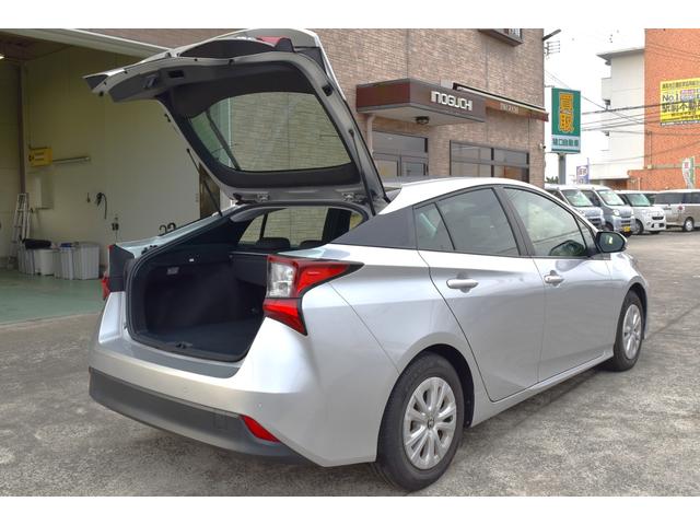 プリウス Ｓ　キーフリー　オートリトラクトミラー　純正ディスプレイ　ナビ　ミラキャスト　ブルートゥース　ＥＴＣ　バックカメラ　オートＬＥＤヘッドライト　セーフティセンス　ＬＴＡ　ＲＳＡ　クルコン　オートエアコン（75枚目）