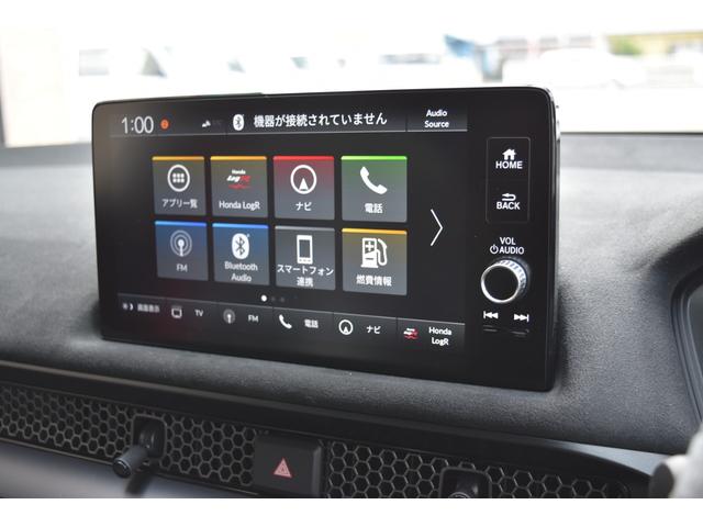 �y���X���}�z�������H�݂̂�ܖ���C���^�[����܂������ԂłT���Œ����܂��B�Q�O�X���������̋��I�����_�ɓW���ꂪ����܂��B