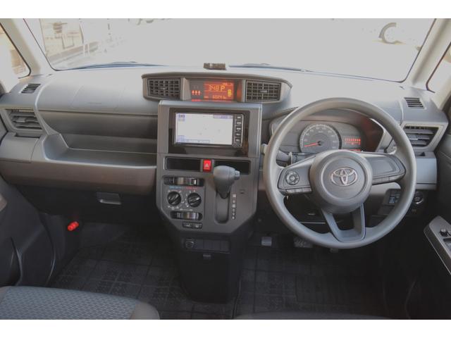 �y���X���}�z�������H�݂̂�ܖ���C���^�[����܂������ԂłT���Œ����܂��B�Q�O�X���������̋��I�����_�ɓW���ꂪ����܂��B